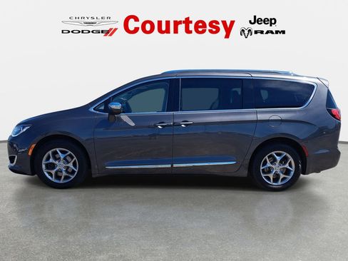 Used 2018 Chrysler Pacifica Limited FWD image 6