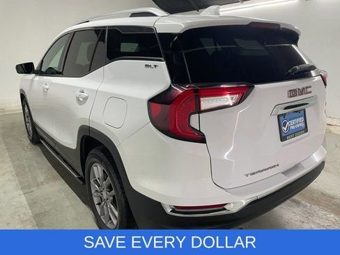 Used 2022 GMC Terrain SLT w/ LPO, 'HIT The Road' Package FWD image 4