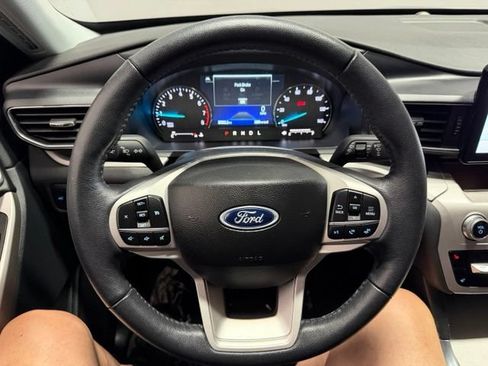 Used 2023 Ford Explorer XLT w/ Equipment Group 202A AWD/4WD image 31