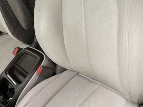 Used 2018 Chrysler Pacifica Touring-L image 4