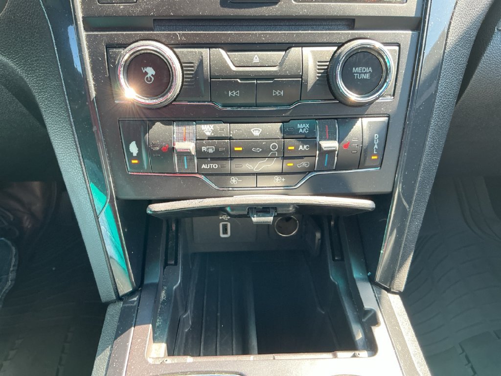 Used 2017 Ford Explorer XLT w/ Equipment Group 202A FWD image 19