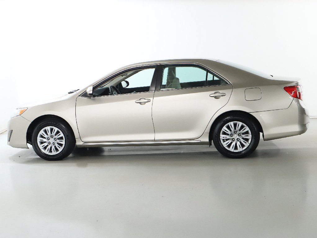 Used 2014 Toyota Camry LE FWD image 40