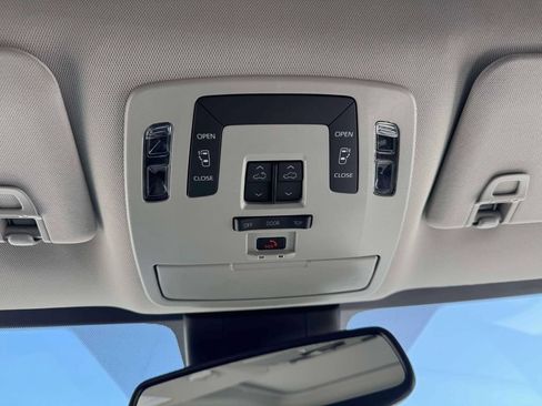 Used 2025 Toyota Sienna LE w/ LE Plus Package AWD/4WD image 33