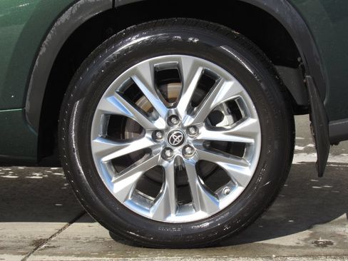 Used 2023 Toyota Highlander Limited AWD/4WD image 41