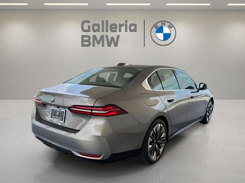 Used 2025 BMW 530i w/ Premium Package image 6