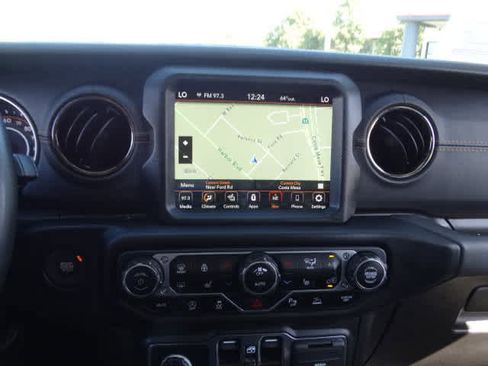 Used 2022 Jeep Wrangler Unlimited Sahara image 27
