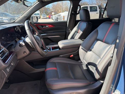 Used 2024 Chevrolet Traverse RS image 9