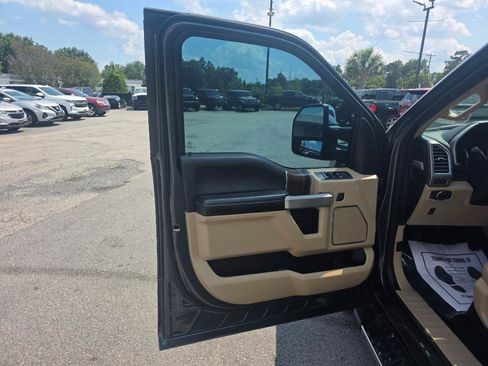 Used 2015 Ford F150 Lariat w/ Equipment Group 502A Luxury AWD/4WD image 6
