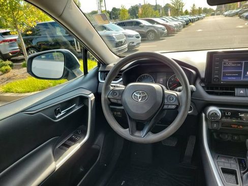 Used 2021 Toyota RAV4 XLE FWD image 7