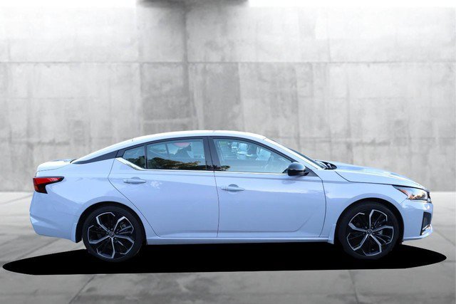Certified 2025 Nissan Altima 2.5 SR w/ SR Premium Package FWD image 5
