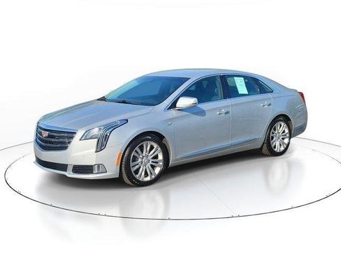 Used 2018 Cadillac XTS Luxury FWD image 2
