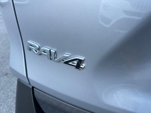 Used 2020 Toyota RAV4 Limited image 10