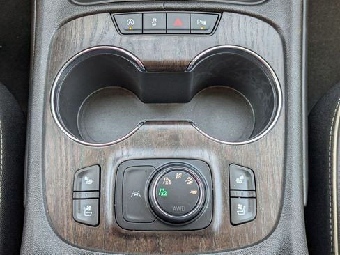 Used 2023 GMC Acadia Denali w/ Denali Ultimate Package AWD/4WD image 27