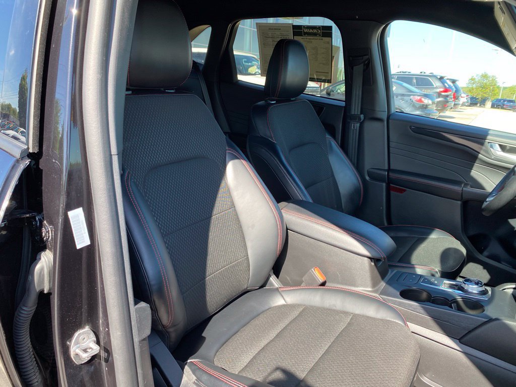 Used 2025 Ford Escape ST-Line FWD image 31
