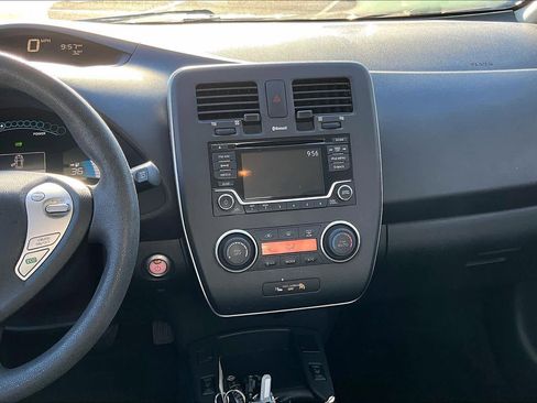 Used 2017 Nissan Leaf S w/ Charge Package image 6