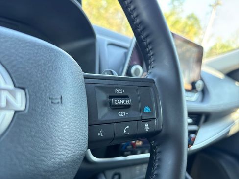 Used 2025 Nissan Rogue SV image 15