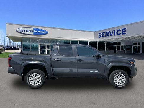 Used 2024 Toyota Tacoma SR5 AWD/4WD image 9