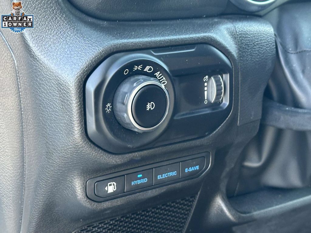 Used 2023 Jeep Wrangler Unlimited Sahara w/ Cold Weather Group AWD/4WD image 18