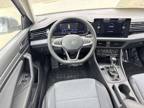 New 2026 Volkswagen Jetta SE FWD image 8