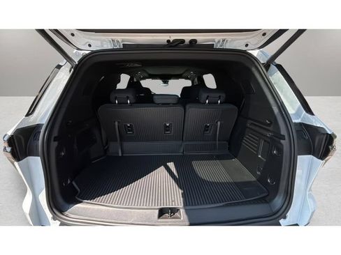 Used 2026 Chevrolet Traverse LT w/ Sun and Wheel Package FWD image 32