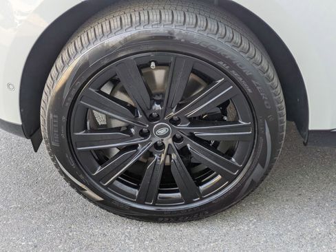 Used 2025 Land Rover Range Rover Long Wheelbase SE AWD/4WD image 13