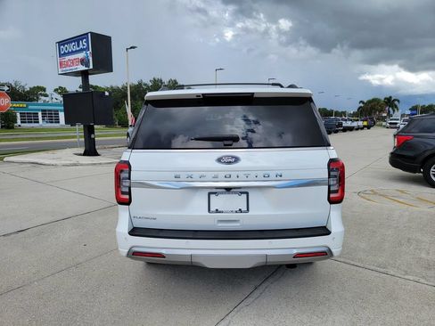 Used 2024 Ford Expedition Platinum RWD image 4