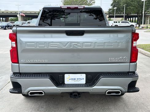 Certified 2025 Chevrolet Silverado 1500 High Country AWD/4WD image 9