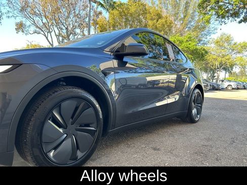 Used 2026 Tesla Model Y 2WD image 16
