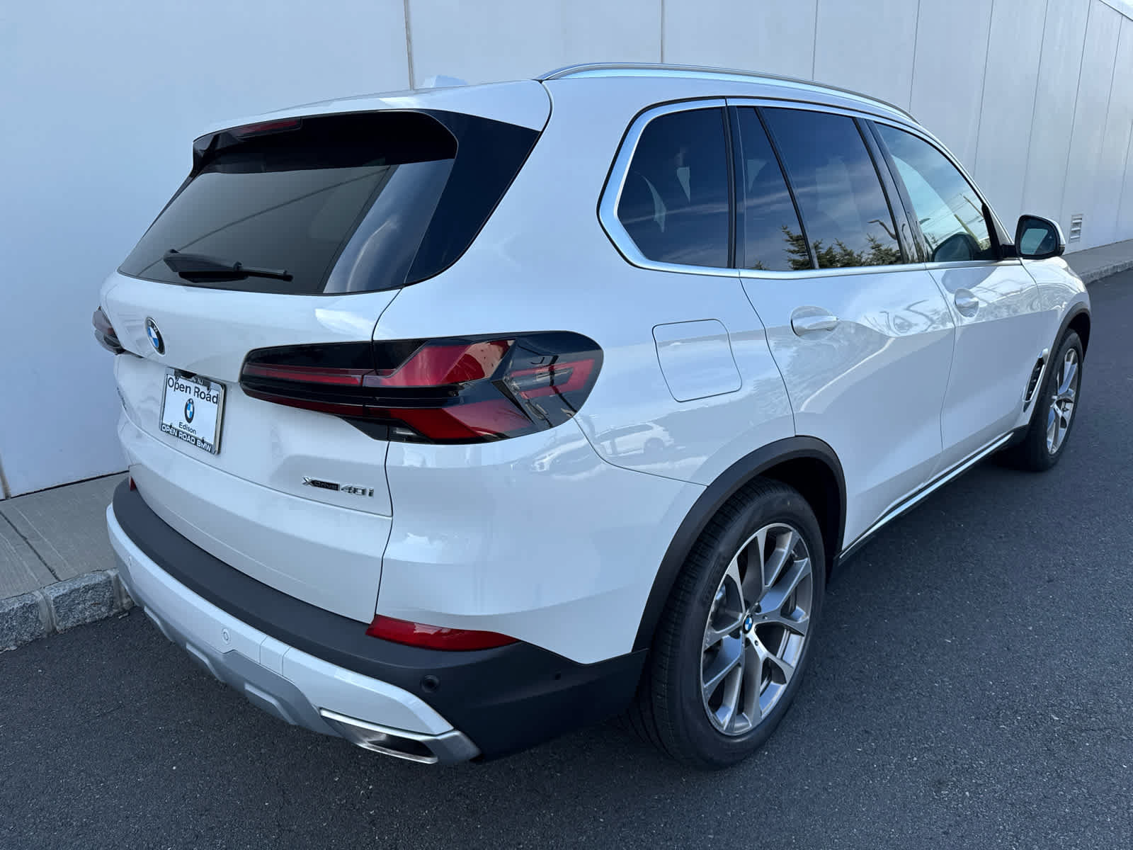 Used 2024 BMW X5 xDrive40i w/ Parking Assistance Package AWD/4WD image 6