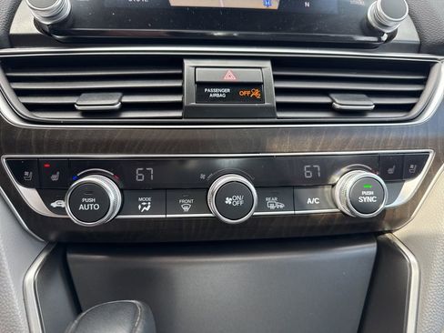 Used 2018 Honda Accord Touring image 16