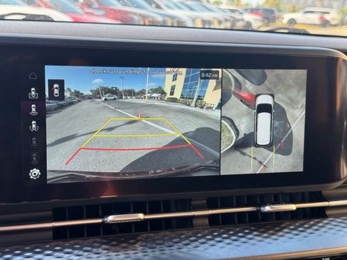 Certified 2023 Kia Carnival SX Prestige FWD image 27