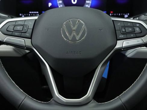 New 2025 Volkswagen Taos SE w/ Panoramic Sunroof Package image 13