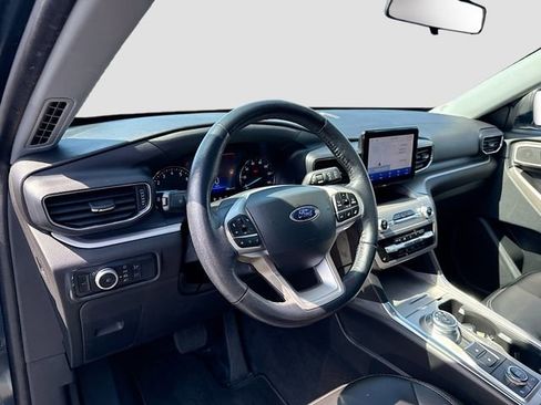 Certified 2022 Ford Explorer XLT w/ Equipment Group 202A image 11