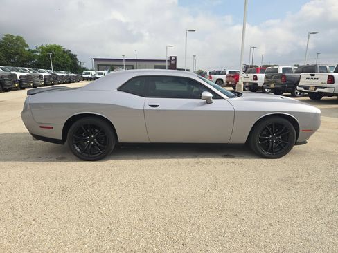 Used 2016 Dodge Challenger SXT w/ Blacktop Package RWD image 2