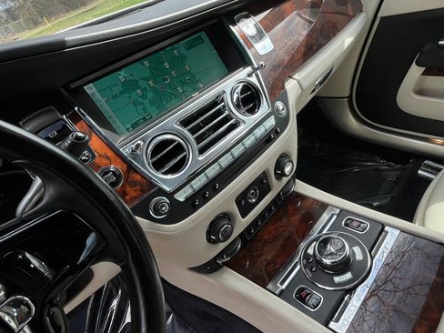 Used 2016 Rolls-Royce Wraith RWD image 52