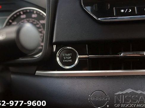Used 2024 Mitsubishi Outlander AWD image 26