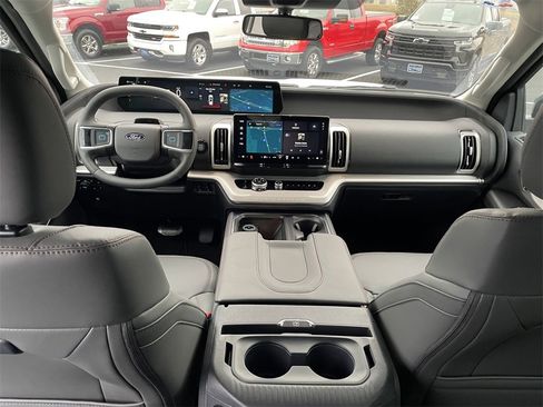 New 2025 Ford Expedition Active image 28