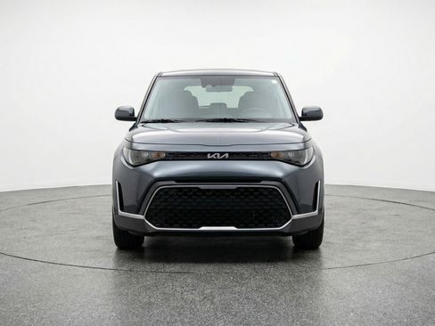 Used 2025 Kia Soul LX w/ LX Technology Package image 2