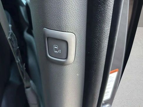 Used 2015 Kia Sedona SX image 23