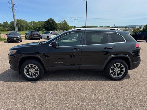 Used 2020 Jeep Cherokee Latitude Plus w/ Cold Weather Group AWD/4WD image 2