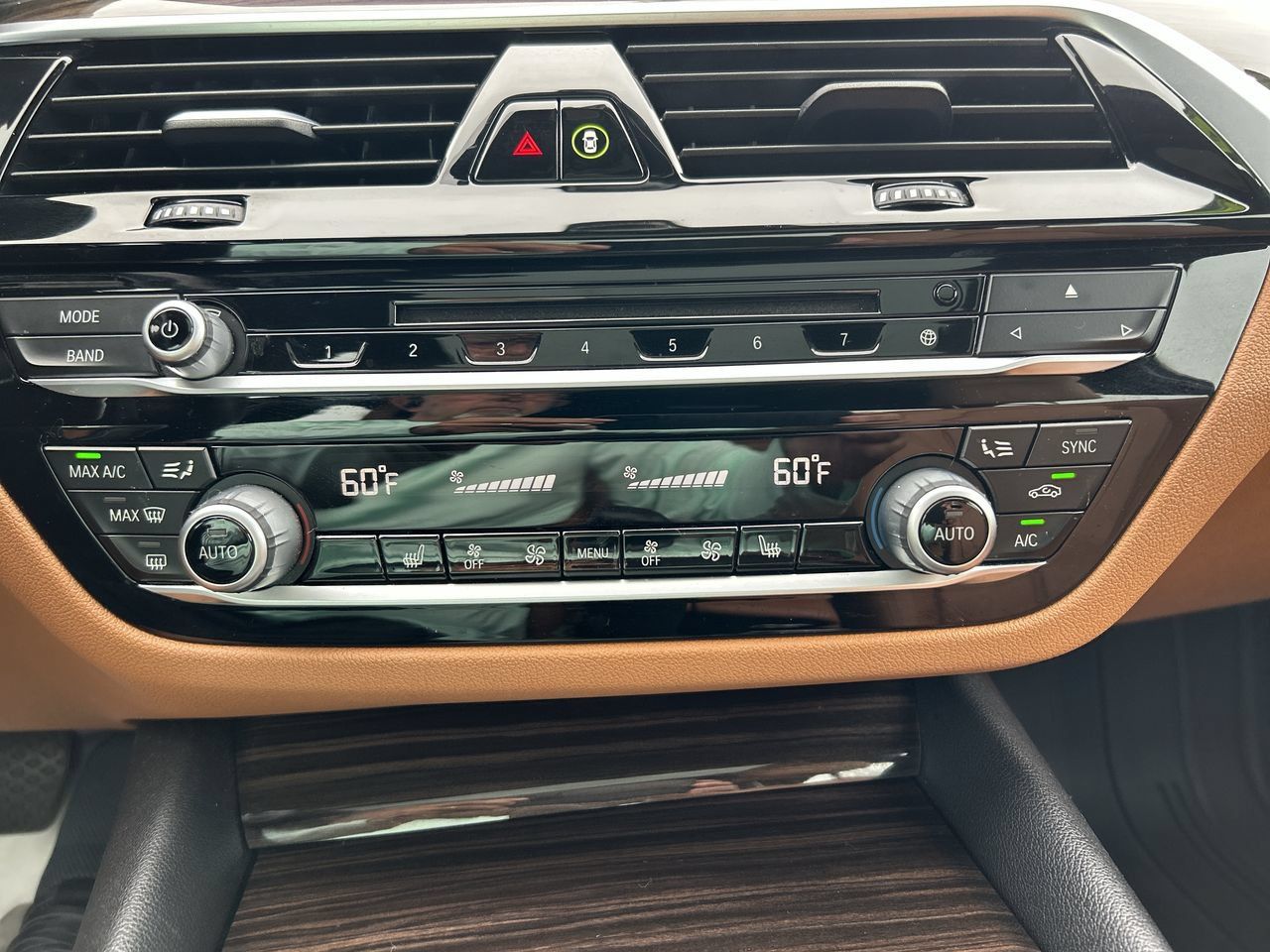 Used 2019 BMW 530e xDrive w/ Convenience Package AWD/4WD image 37