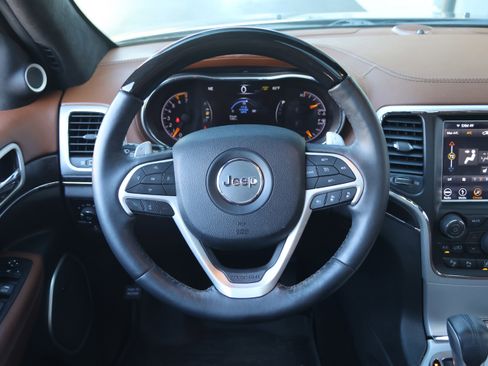 Used 2018 Jeep Grand Cherokee Summit w/ Platinum Series Group image 17