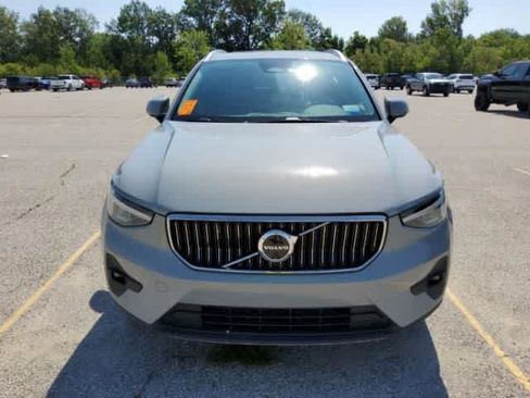 Used 2025 Volvo XC40 B5 Plus AWD/4WD image 2