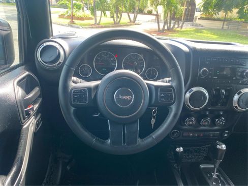 Used 2016 Jeep Wrangler Unlimited Sahara w/ Connectivity Group AWD/4WD image 13