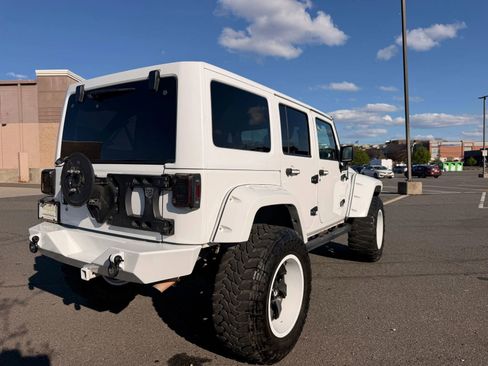 Used 2016 Jeep Wrangler Unlimited Sahara w/ Connectivity Group image 8