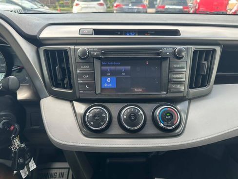 Used 2014 Toyota RAV4 LE w/ Preferred Accessory Package AWD/4WD image 16