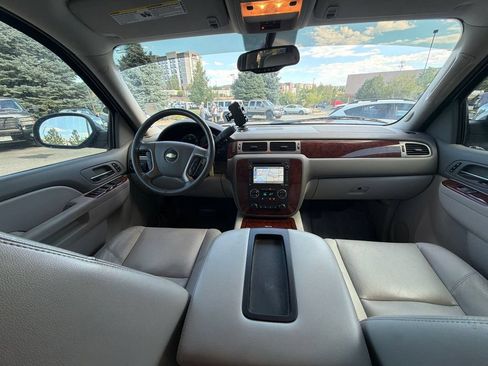 Used 2014 Chevrolet Tahoe LTZ RWD image 16