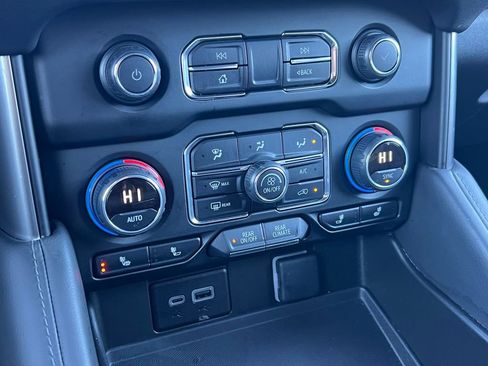 Used 2024 Chevrolet Suburban LT image 35