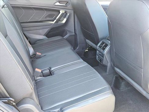 Used 2024 Volkswagen Tiguan SE image 19