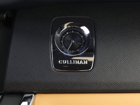 Certified 2024 Rolls-Royce Cullinan image 26